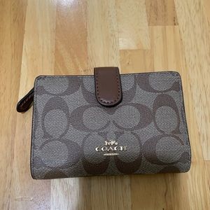 Coach Medium Corner Zip Wallet in Signature Canvas F23553 Khaki Saddle